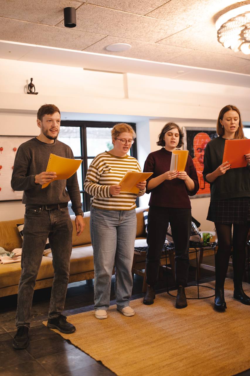 Choir Tel Aviv singers rehearsing together